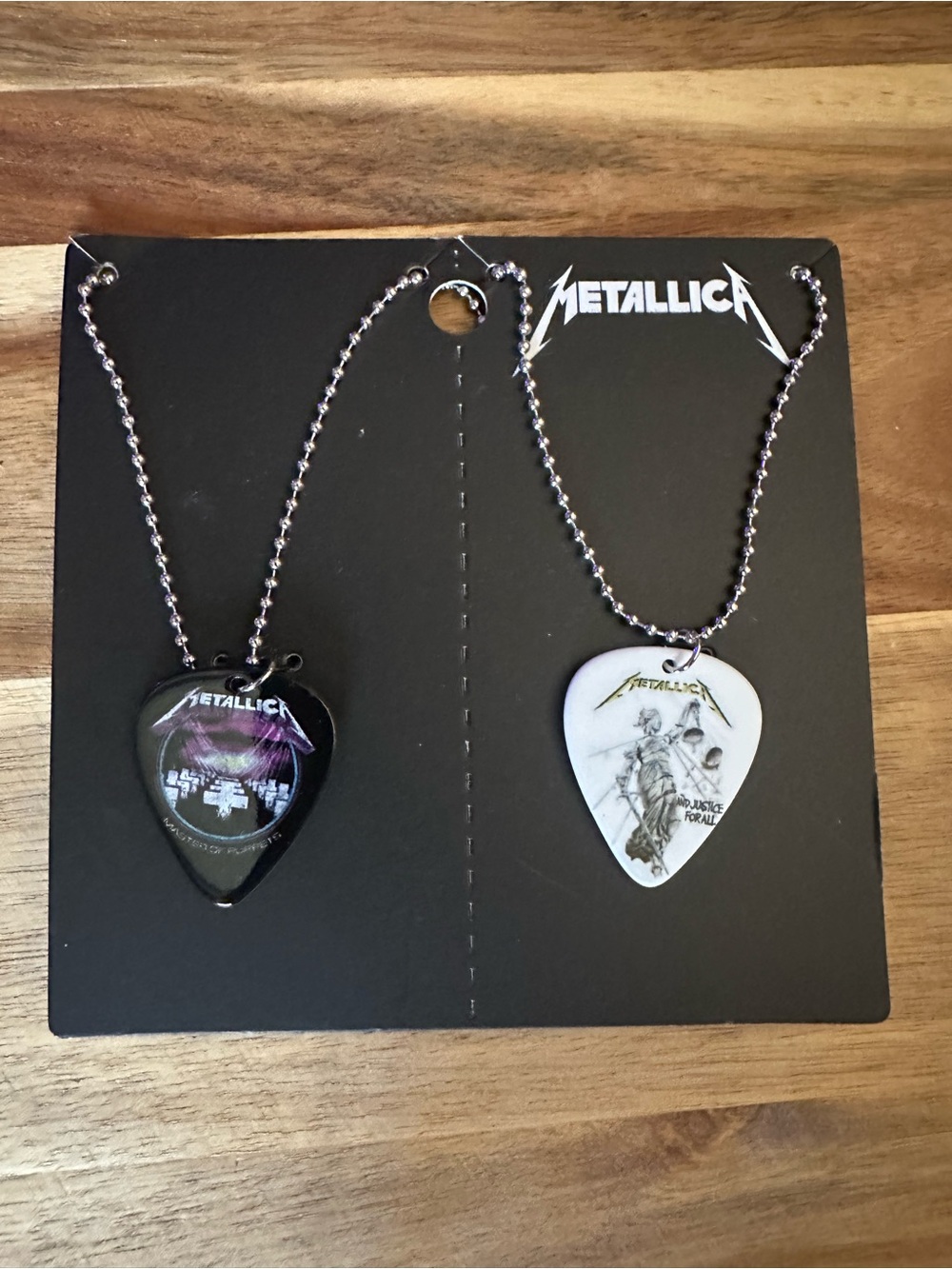 Hot Topic Metallica Guitar Pick Necklace Set — Black & White